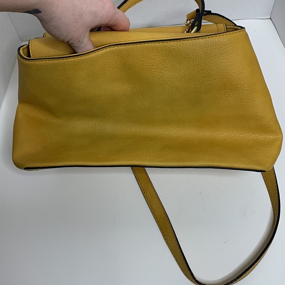 Steve Madden | Yellow Multifunctional Leather Adjustable Bag | Crossbody & Carry - Picture 8 of 12